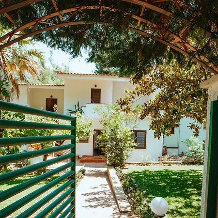 Vacation With Large Garden In Sani's Forest בית נופש *
